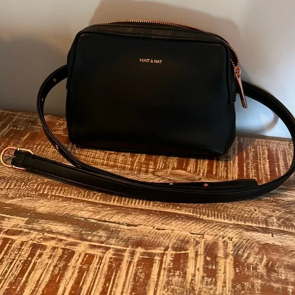 Matt&Nat - Picture 1 of 2